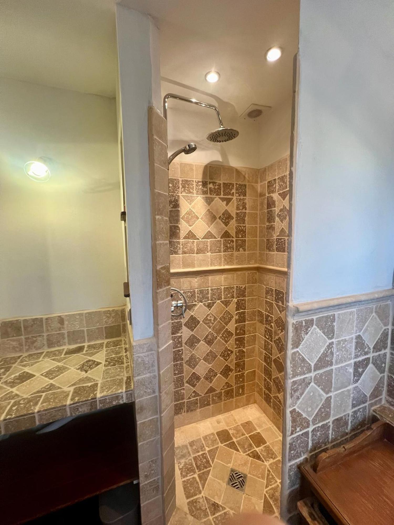 Les Garennes Hotel Saint-Uze Bagian luar foto