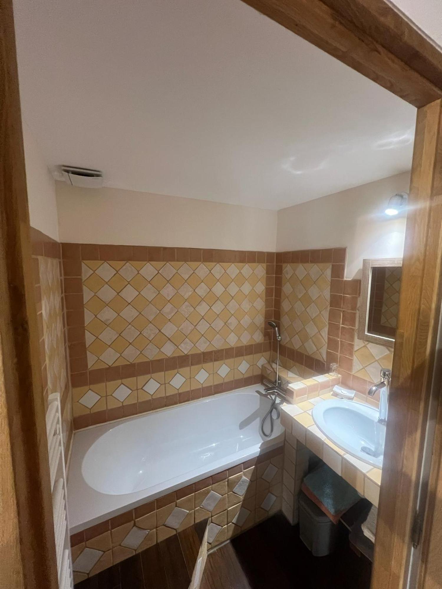 Les Garennes Hotel Saint-Uze Bagian luar foto