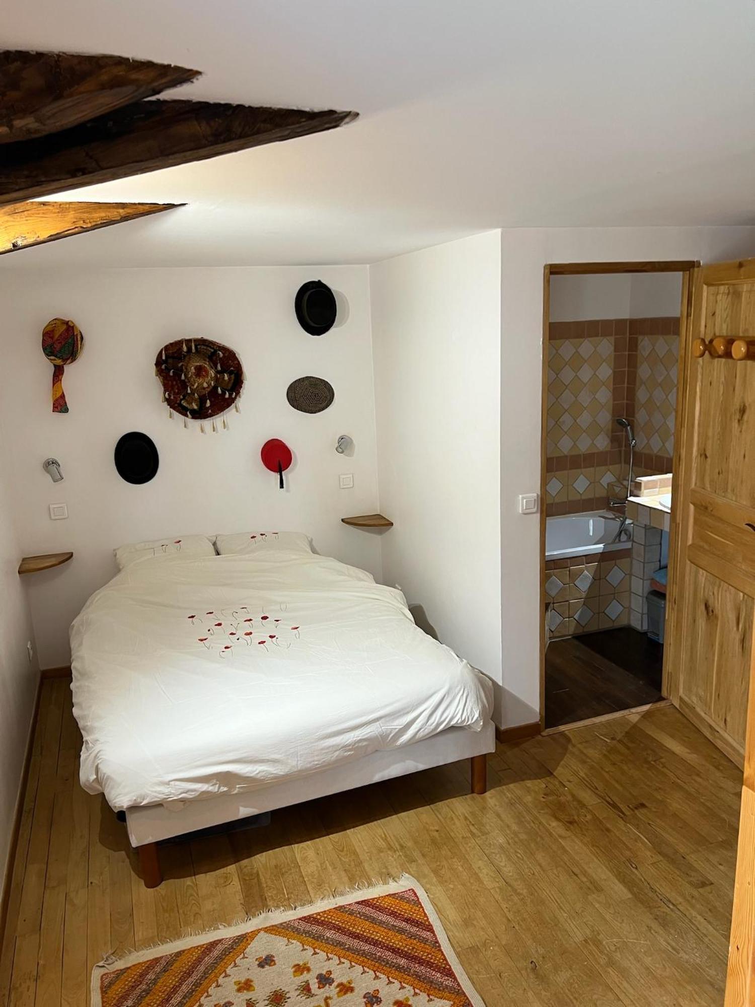 Les Garennes Hotel Saint-Uze Bagian luar foto